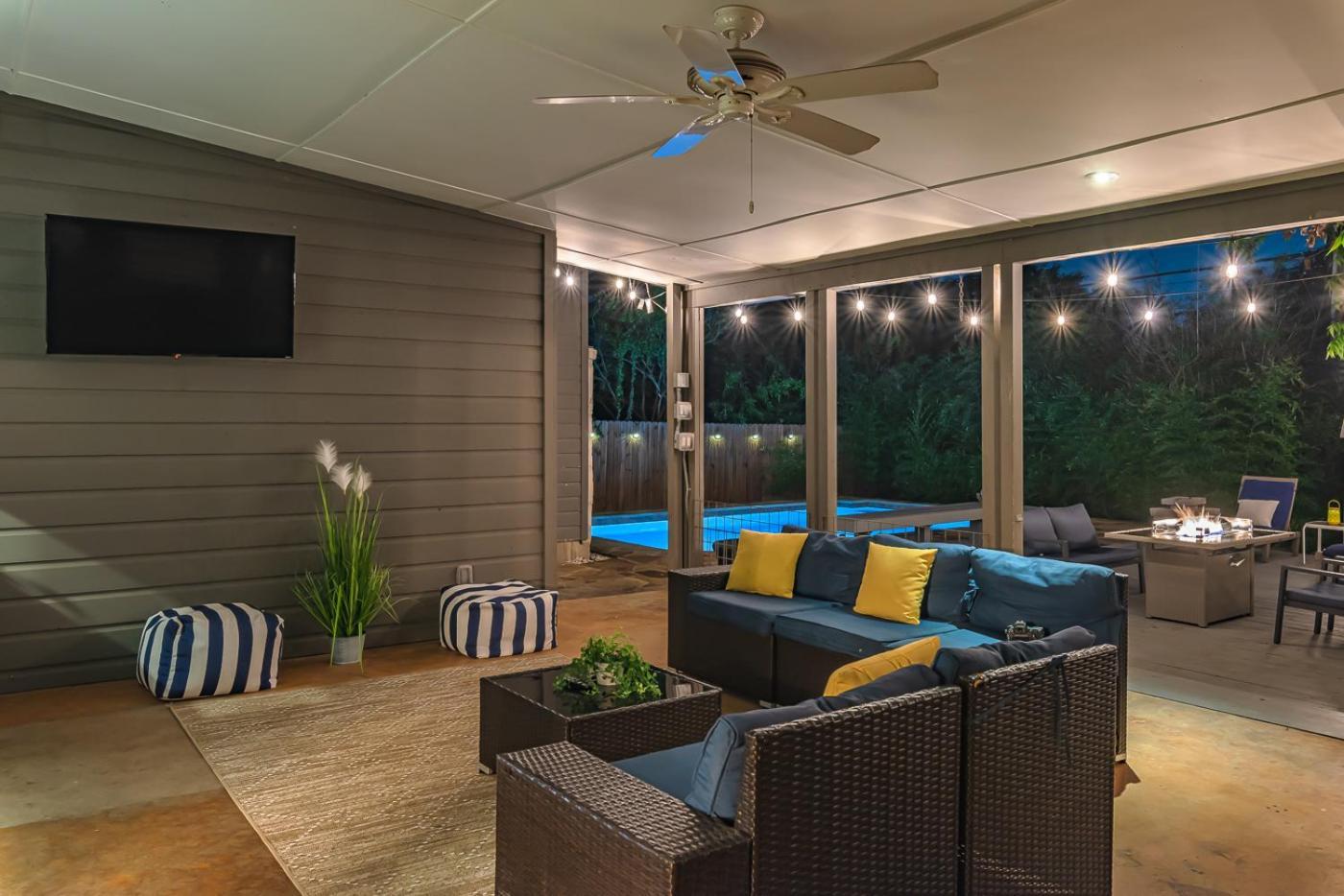 Serene Pool & Firepit In Stunning Home By Airport Σαν Αντόνιο Εξωτερικό φωτογραφία